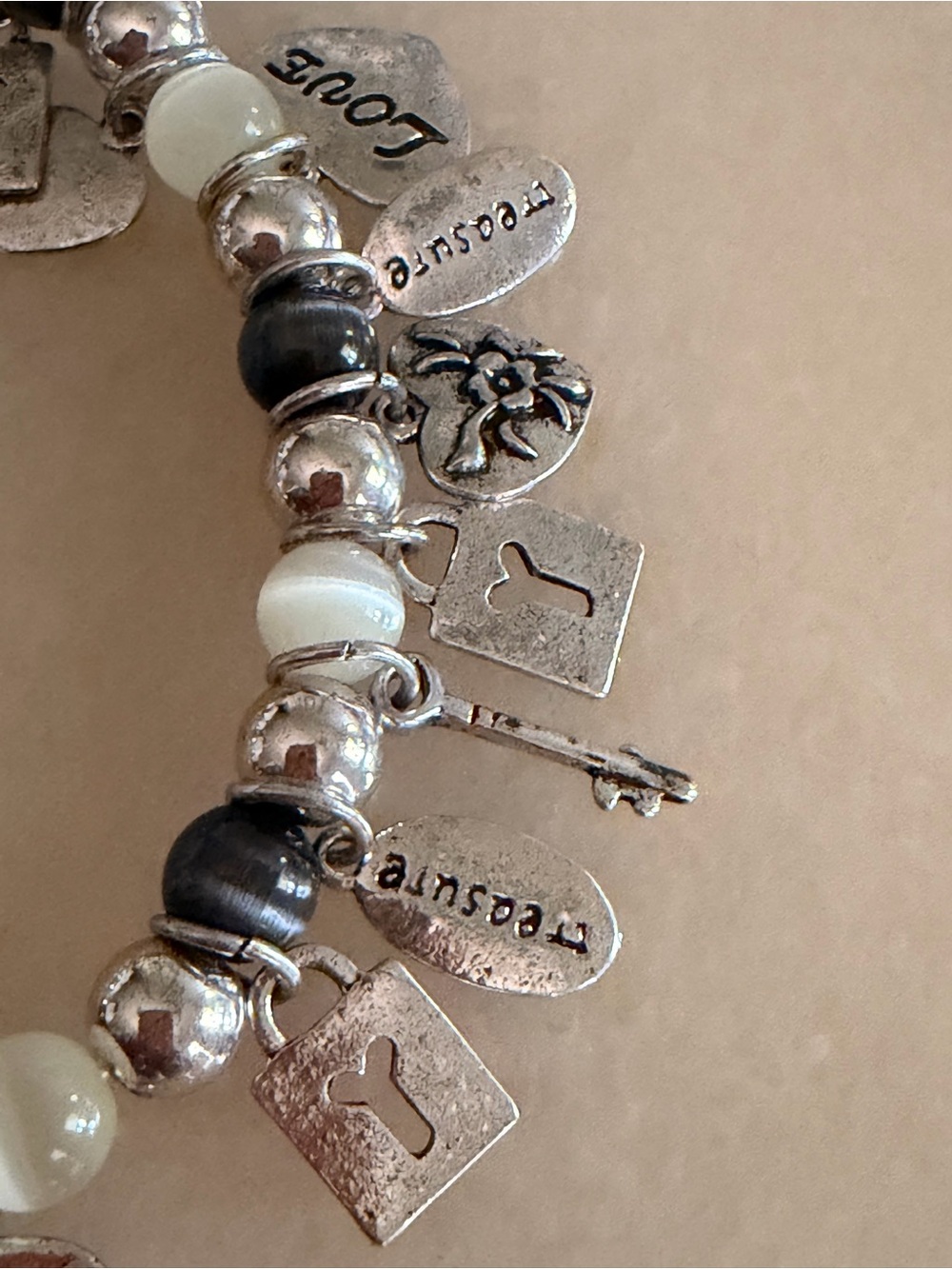 Source Unknown Silver-Tone Charm Bracelet with Black and White Beads - Picture 4 of 6